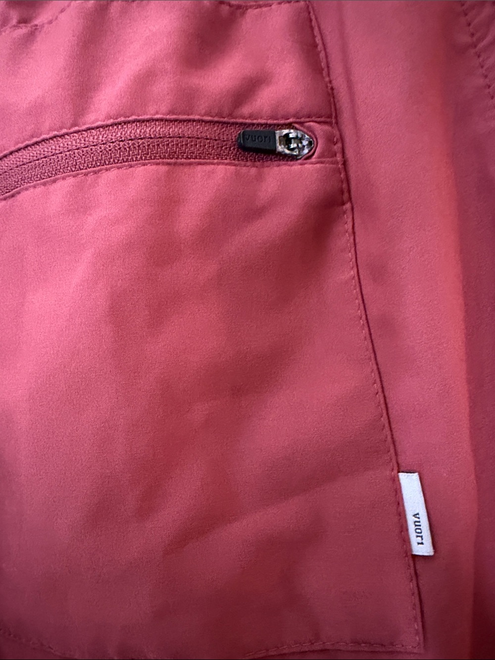 Vuori Like New Large Men's 2.0 Trail Shorts Redwood Colorway - Picture 10 of 10